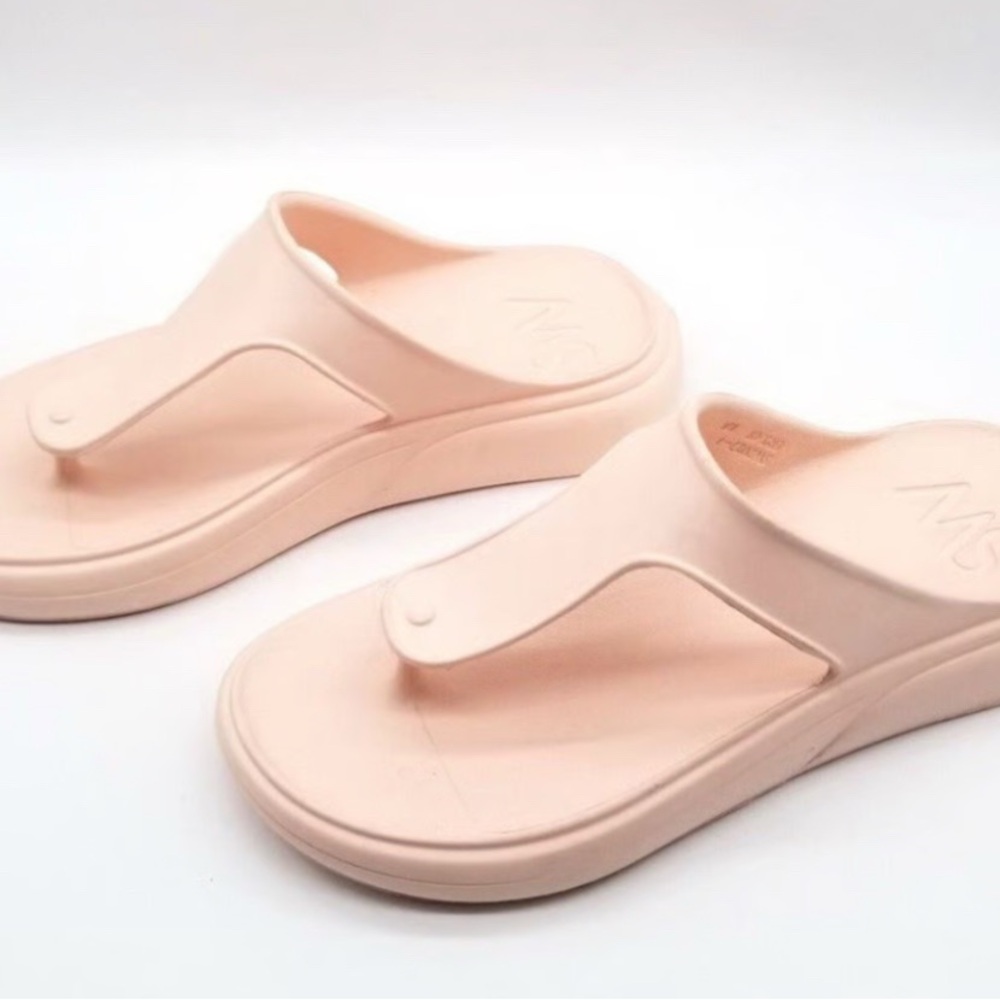 Stuart Weitzman
Stuflex T-strap EVA Sandal